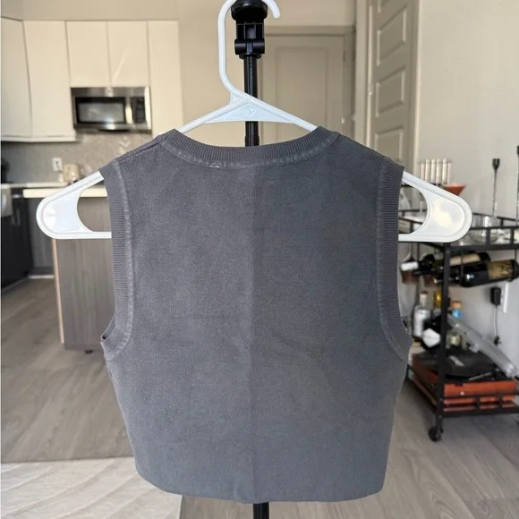 Zara Gray Sleeveless Top - Picture 3 of 3